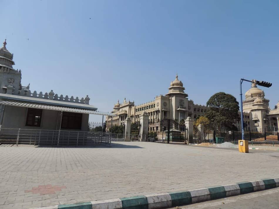 India s Weird Time Zone 30 Minutes Off Binge Travelling